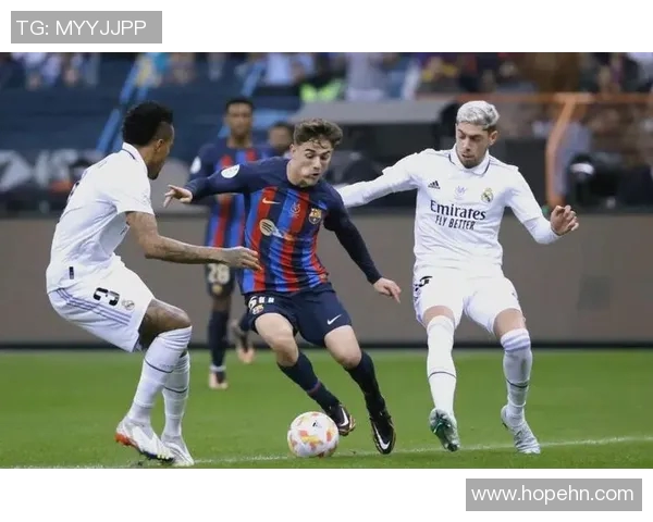 巴萨罗那与皇家马德里巅峰对决谁能笑到最后